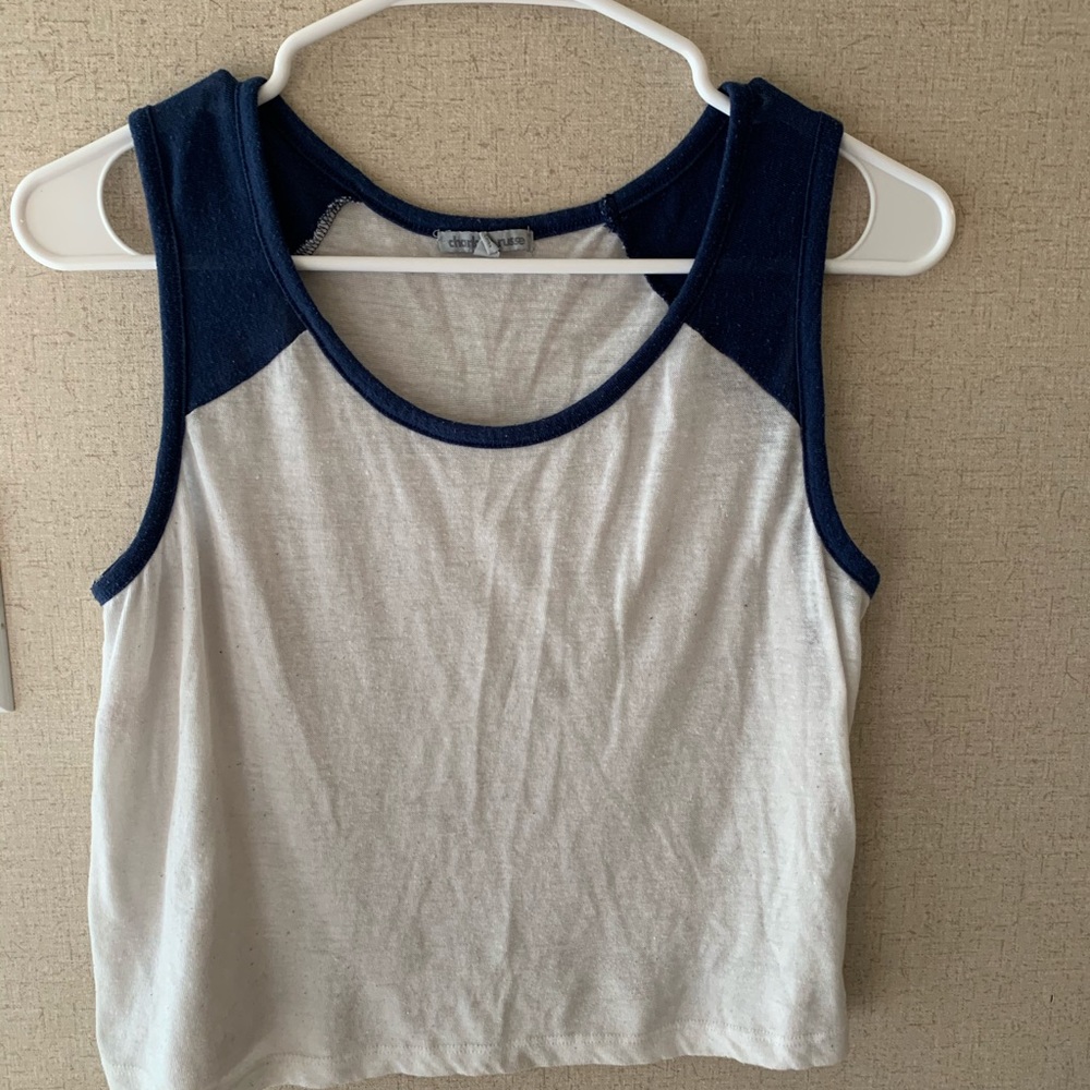 Short crop top